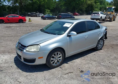 2010 Volkswagen Jetta Limited Edition from USA, damaged, VIN 3VWRX7AJ1AM099362